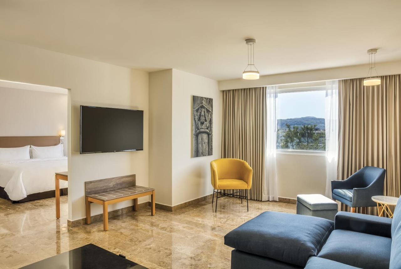 Fiesta Inn Guadalajara Periferico Poniente Запопан Екстериор снимка