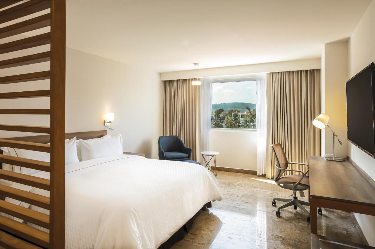 Fiesta Inn Guadalajara Periferico Poniente Запопан Екстериор снимка