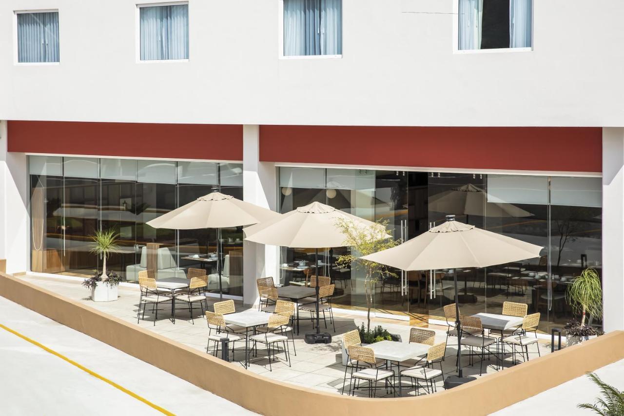Fiesta Inn Guadalajara Periferico Poniente Запопан Екстериор снимка