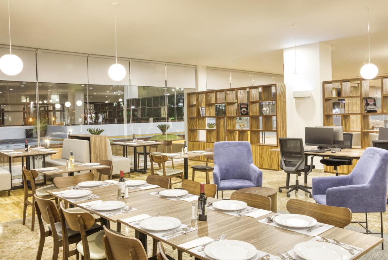 Fiesta Inn Guadalajara Periferico Poniente Запопан Екстериор снимка