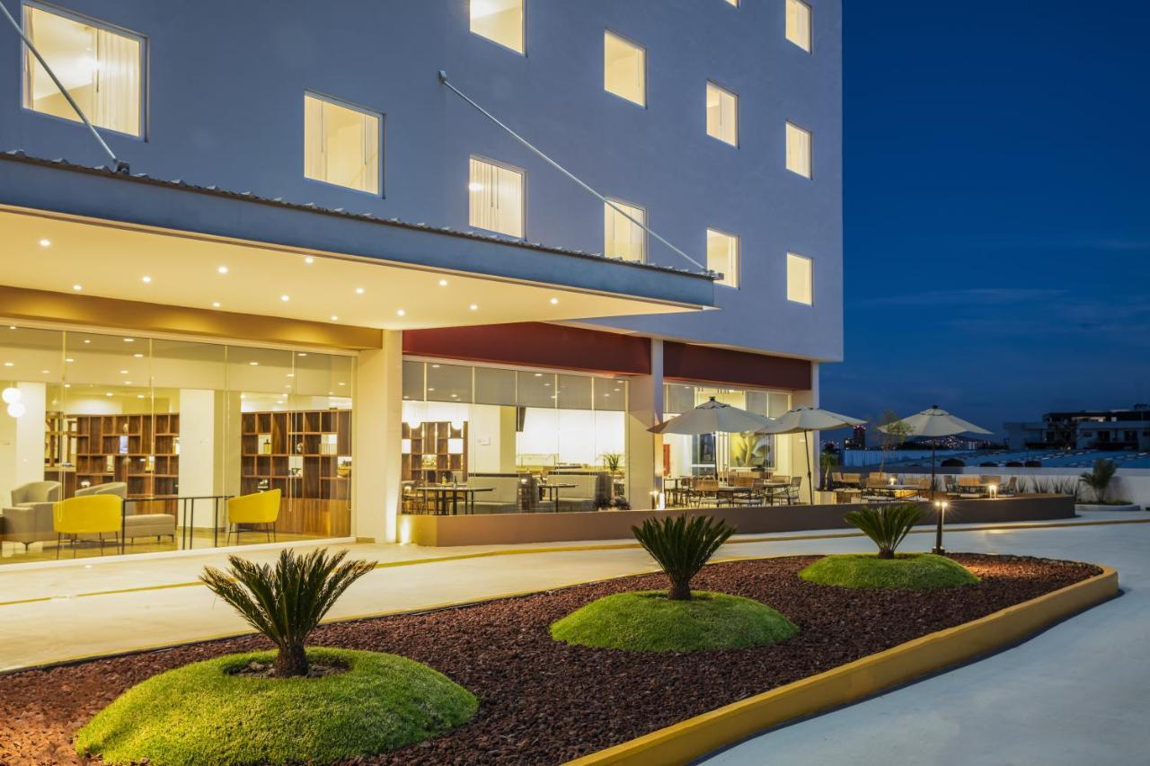 Fiesta Inn Guadalajara Periferico Poniente Запопан Екстериор снимка
